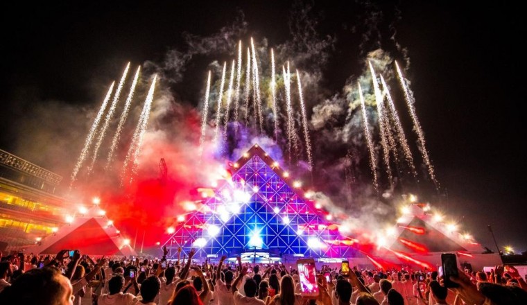 Sensation Dubai 2017 Outshines Impressively Against a Background of White at Meydan