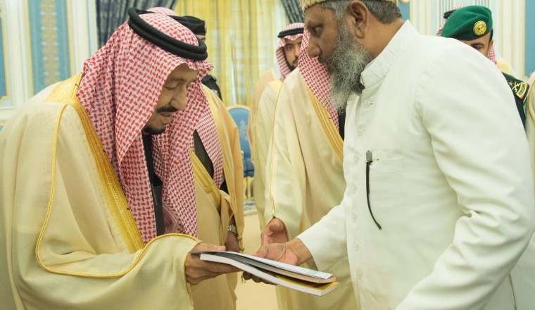 Custodian of the Two Holy Mosques Receives Guests of the National Festival of Heritage and Culture