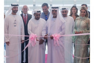 نهيان بن مبارك يفتتح الدورة الـ 27 من معرض المجوهرات والساعات في أبوظبي