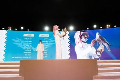 Saudi Arabia hosts an International Auction for Falcon Breeding Farms Around the World