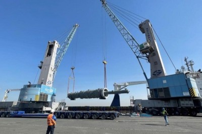 UAE based Gulftainer unloaded a 121 ton, 35m-long vacuum unit in Iraq