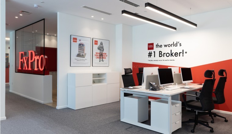 FxPro تنتقل إلى مكتبها الجديد في دبي، وبحوزتها جائزة"منصة التداول الأكثر ابتكارًا في الشرق الأوسط وشمال إفريقيا 2023"