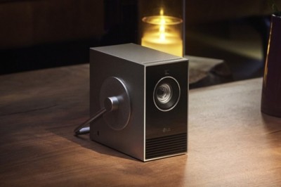 اصطحبوا سينما إل جي المنزلية معكم إلى أي مكان مع أصغر جهاز عرض محمول في العالم بدقة 4K