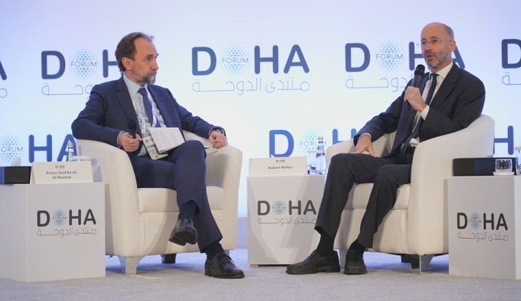 مناظرات الدوحة تستضيف حلقة "في الغرفة: بودكاست 'المفاوضون" مباشرةً في منتدى الدوحة